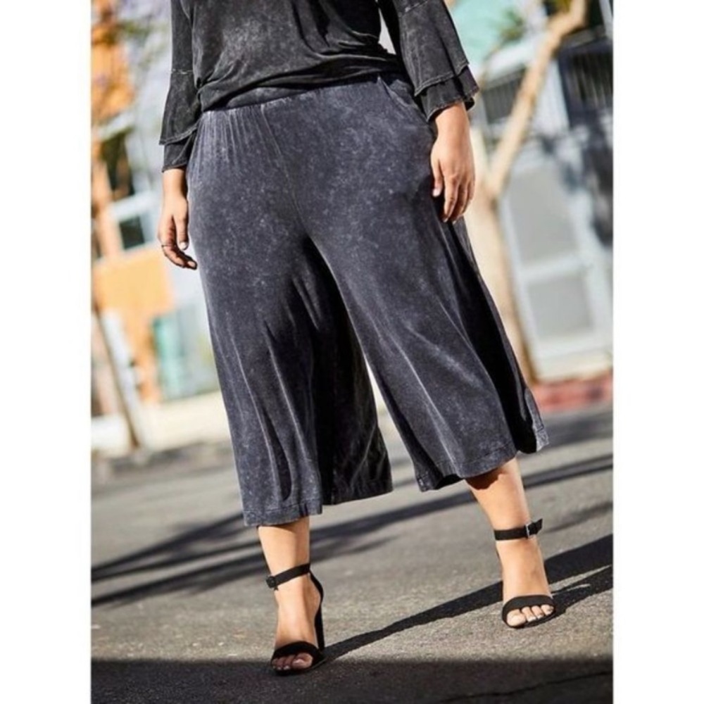 SET!! Sz 2 Super soft cardigan/culottes combo